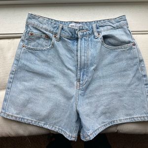 Zara denim shorts - size 6